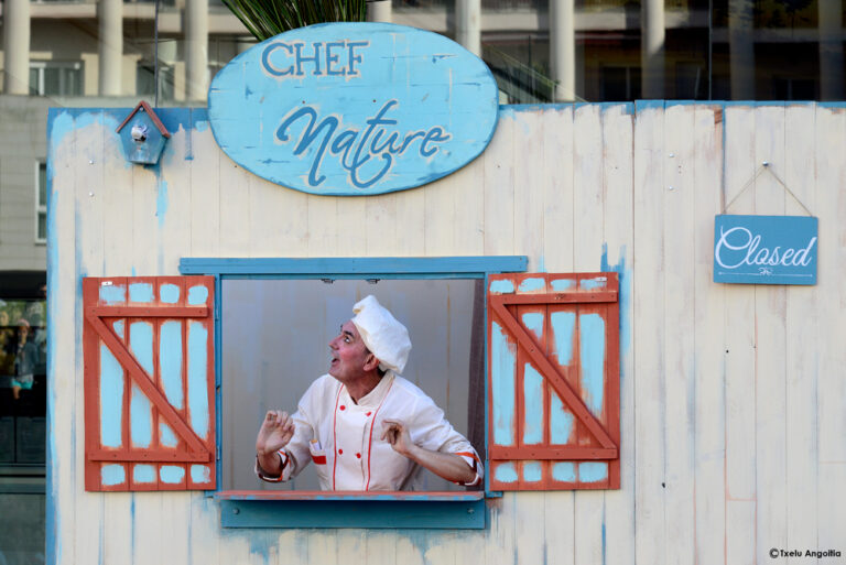 CHEF NATURE. Espectáculo de teatro de calle de Markeliñe. Restaurante. Dispositivos móviles. Slow food. Spectacle de théâtre de rue par Markeliñe. Restaurant. Appareils mobiles. Slow food. 
