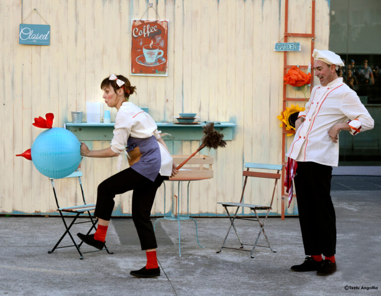 CHEF NATURE. Espectáculo de teatro de calle de Markeliñe. Restaurante. Dispositivos móviles. Slow food. Spectacle de théâtre de rue par Markeliñe. Restaurant. Appareils mobiles. Slow food. 