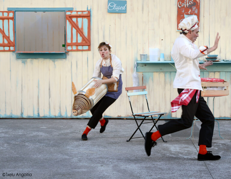 CHEF NATURE. Espectáculo de teatro de calle de Markeliñe. Restaurante. Dispositivos móviles. Slow food. Spectacle de théâtre de rue par Markeliñe. Restaurant. Appareils mobiles. Slow food. 