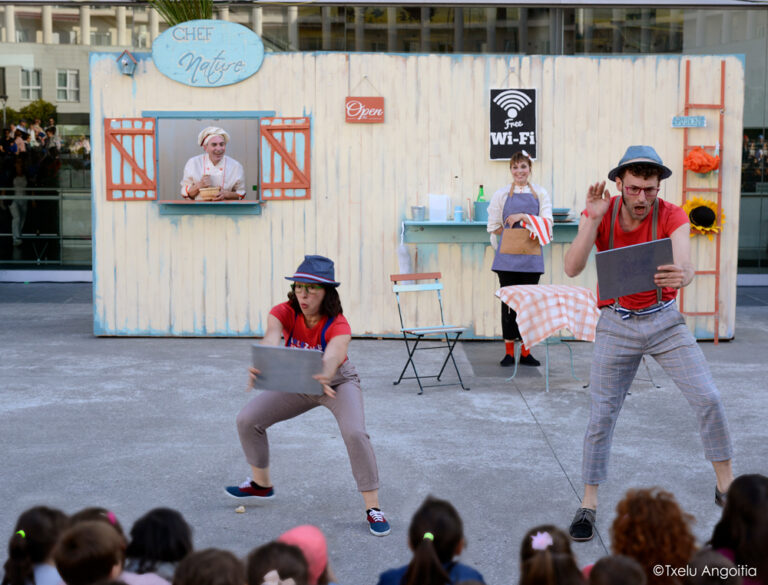 CHEF NATURE. Espectáculo de teatro de calle de Markeliñe. Restaurante. Dispositivos móviles. Slow food. Spectacle de théâtre de rue par Markeliñe. Restaurant. Appareils mobiles. Slow food. 