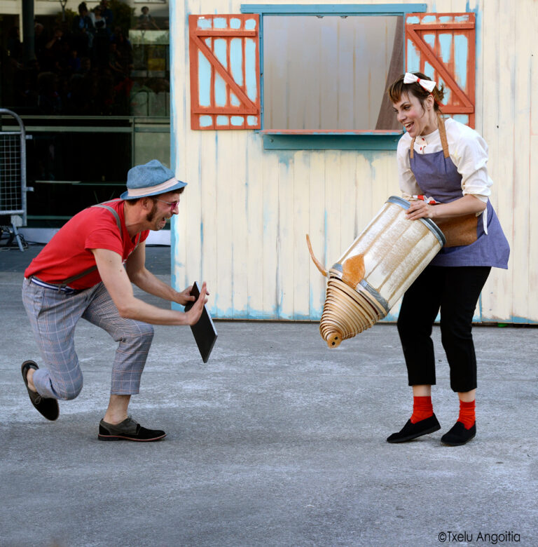 CHEF NATURE. Espectáculo de teatro de calle de Markeliñe. Restaurante. Dispositivos móviles. Slow food. Spectacle de théâtre de rue par Markeliñe. Restaurant. Appareils mobiles. Slow food. 