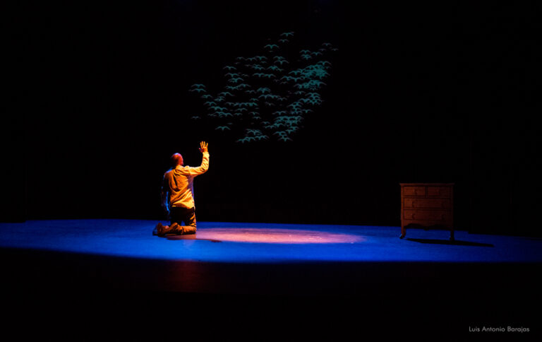 EURIA (Lluvia) (Pluie). Espectáculo de sala para todo público de Markeliñe. Premio Mejor Espectáculo FETEN. Duelo. Pérdida. Poesía. Spectacle en salle pour tous les publics par Markeliñe. Prix du meilleur spectacle FETEN. Deuil. Perte. Poésie. 