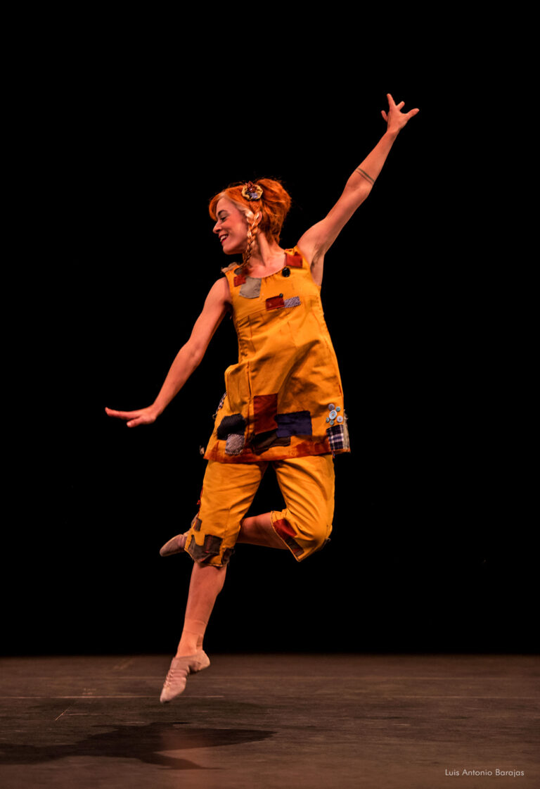 EURIA (Lluvia) (Pluie). Espectáculo de sala para todo público de Markeliñe. Premio Mejor Espectáculo FETEN. Duelo. Pérdida. Poesía. Spectacle en salle pour tous les publics par Markeliñe. Prix du meilleur spectacle FETEN. Deuil. Perte. Poésie. 