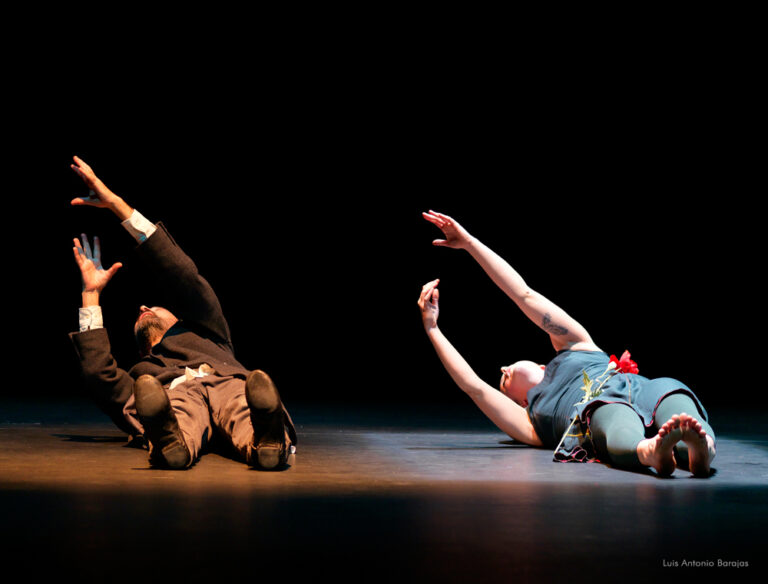 EURIA (Lluvia) (Pluie). Espectáculo de sala para todo público de Markeliñe. Premio Mejor Espectáculo FETEN. Duelo. Pérdida. Poesía. Spectacle en salle pour tous les publics par Markeliñe. Prix du meilleur spectacle FETEN. Deuil. Perte. Poésie. 