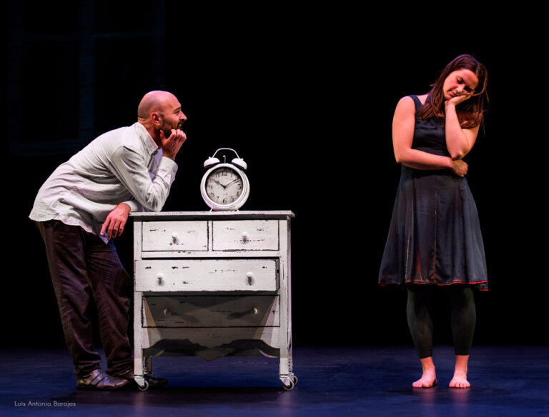 EURIA (Lluvia) (Pluie). Espectáculo de sala para todo público de Markeliñe. Premio Mejor Espectáculo FETEN. Duelo. Pérdida. Poesía. Spectacle en salle pour tous les publics par Markeliñe. Prix du meilleur spectacle FETEN. Deuil. Perte. Poésie. 