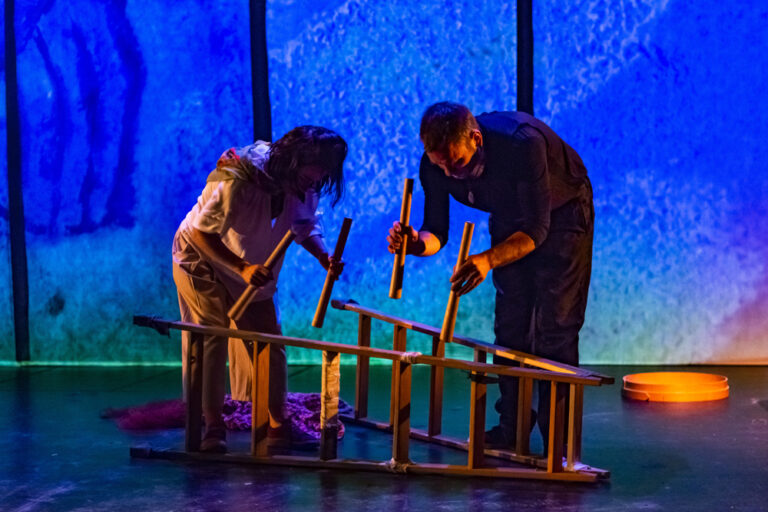 GANBARA (EL DESVAN) (LE GRENIER) Espectáculo de teatro de sala de Markeliñe para público infantil y familiar. Spectacle de théâtre en salle de Markeliñe pour jeune public.