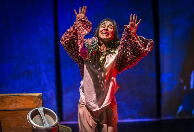 GANBARA (EL DESVAN) (LE GRENIER) Espectáculo de teatro de sala de Markeliñe para público infantil y familiar. Spectacle de théâtre en salle de Markeliñe pour jeune public.