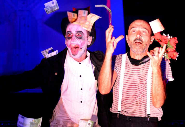 PSIKE. Espectáculo de teatro de calle de gran formato nocturno. Spectacle de théâtre de rue grand format pour la soirée. 