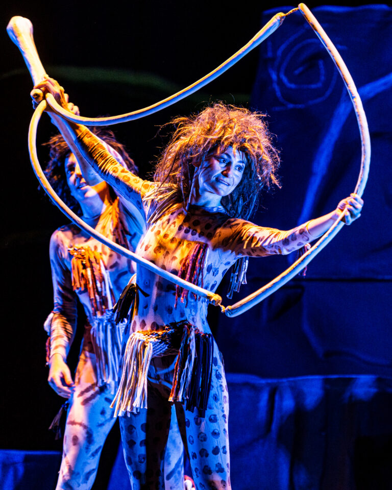 Mamut. Espectáculo de teatro de sala de Markeliñe para público joven. Spectacle de théâtre en salle de Markeliñe pour le jeune public. 