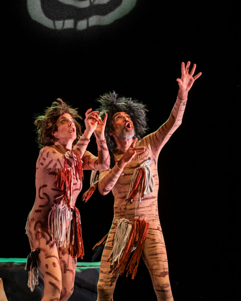 Mamut. Espectáculo de teatro de sala de Markeliñe para público joven. Spectacle de théâtre en salle de Markeliñe pour le jeune public. 