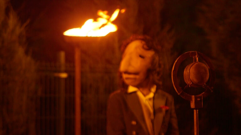 ANDANTE. Espectáculo de calle itinerante de Markeliñe.  Zapatos. Refugiados. Huida. Premio Umore Azoka.  Travelling street show by Markeliñe.  Shoes. Refugees. Flight. Umore Azoka Award. Spectacle de rue itinérant de Markeliñe.  Chaussures. Réfugiés. Vol. Prix Umore Azoka. 